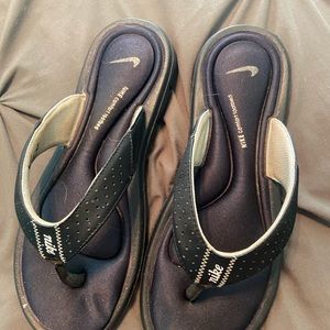 Nike padded flip flops. Excellent condition. Size 6.